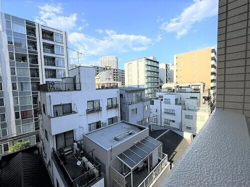 Dolce Ginza East Building No. 1 - Interior - ["Building", "Daytime", "Urban area"]