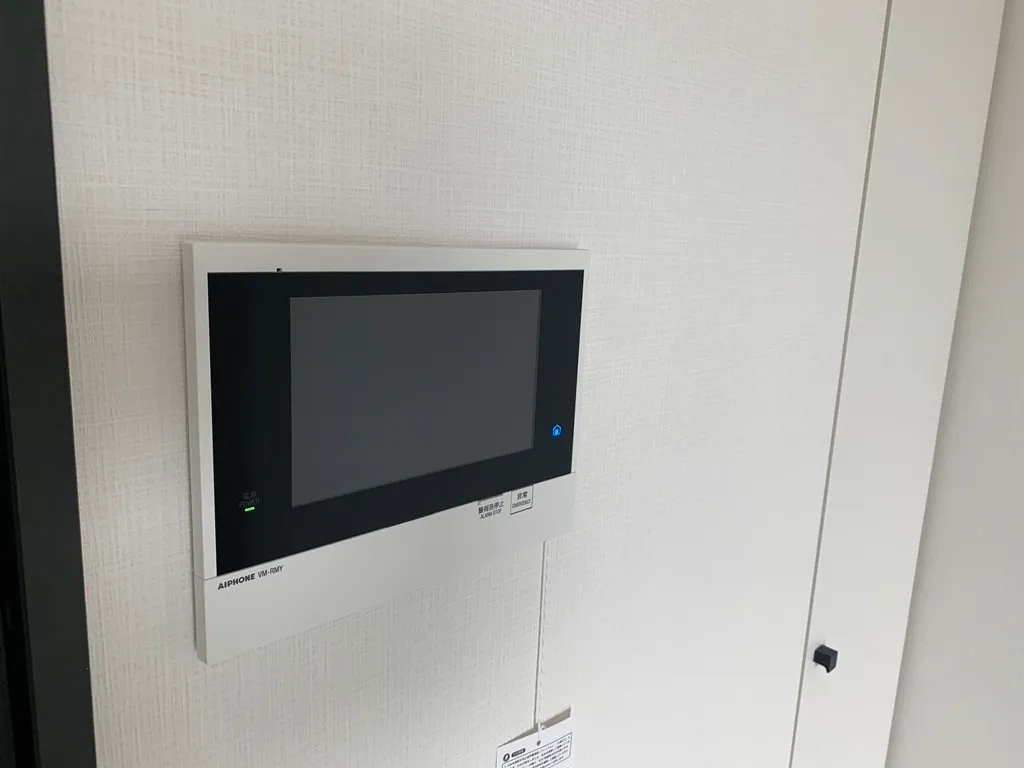 STANDZ Oshima - Interior - ["Electronic device", "Display device", "Electronics"]