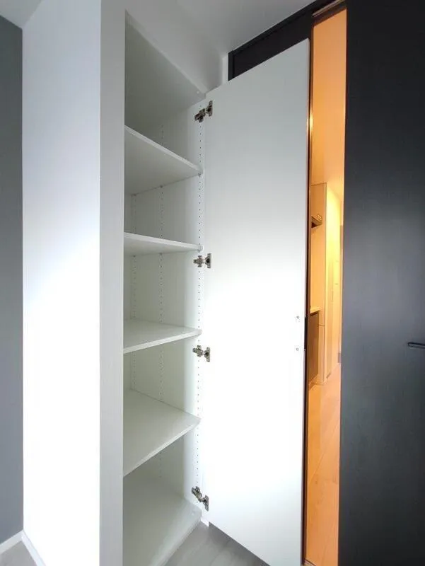 Cross Residence Takadanobaba - Interior - ["Wood", "Flooring", "Floor"]