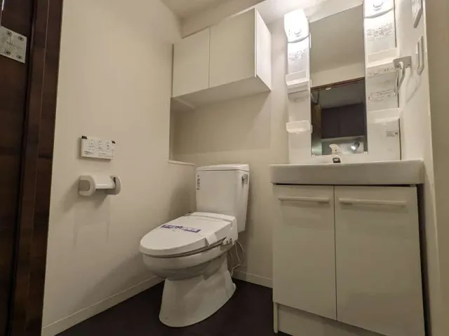 Harmony Residence Tamachi - Interior - ["Plumbing fixture", "Flooring", "Toilet seat"]