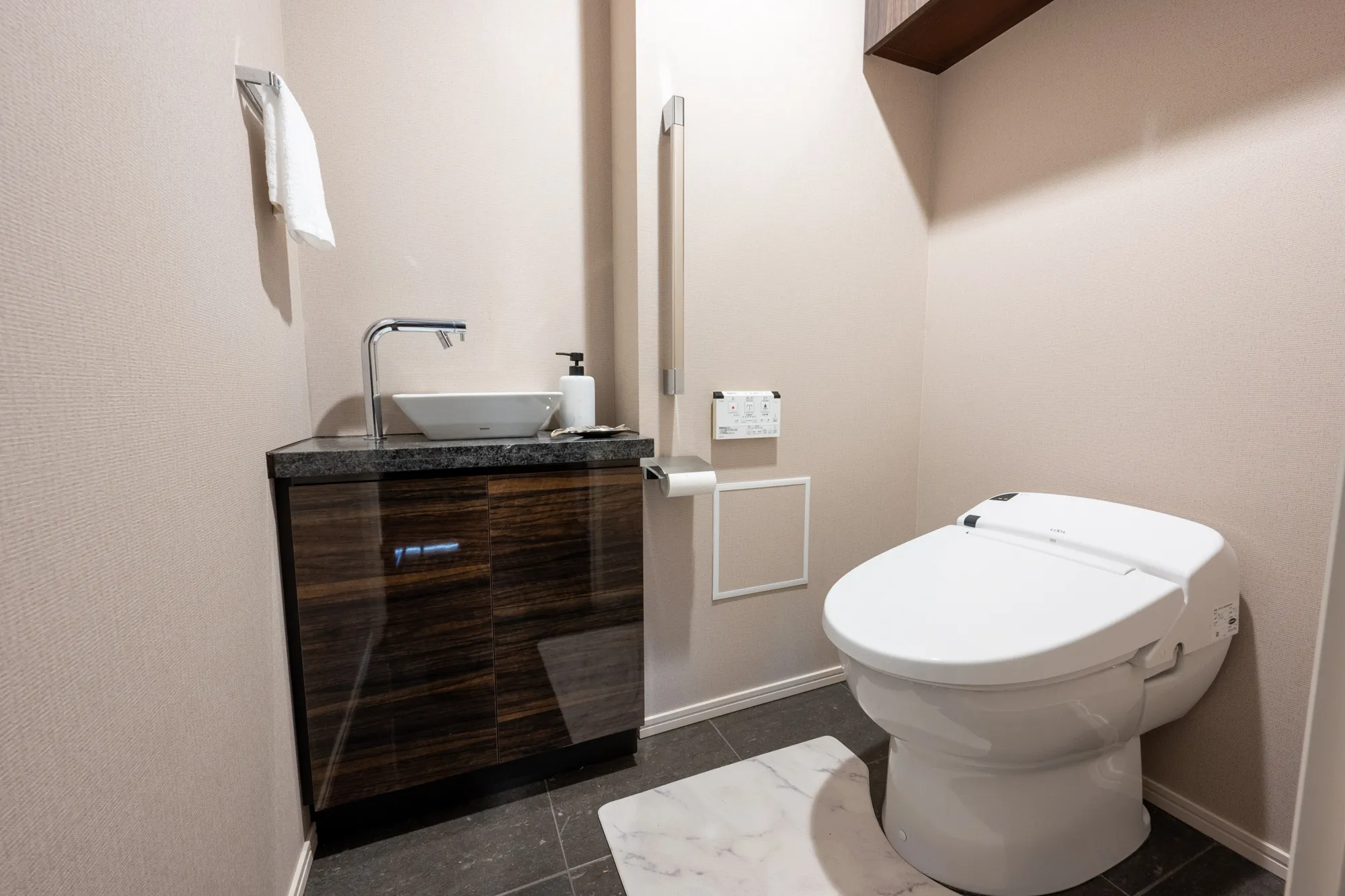 City Tower Shirokane - Interior - ["Plumbing fixture", "Cabinetry", "Property"]