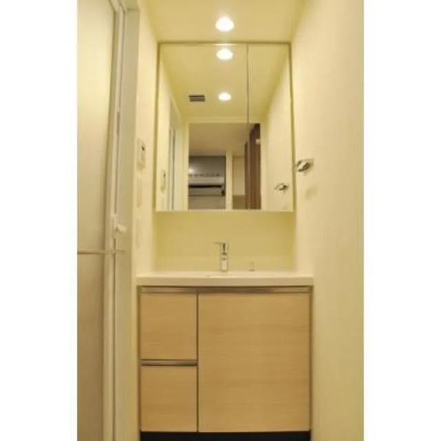 Park Axis Toyosu Canal - Interior - ["Mirror", "Cabinetry", "Handle"]