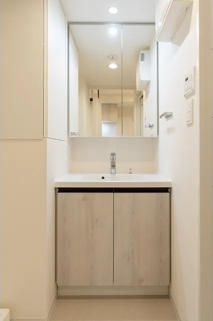 ORSUS Togoshi Ginza - Interior - ["Mirror", "Cabinetry", "Sink"]