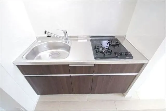Me - Interior - ["Tap", "Plumbing fixture", "Property"]