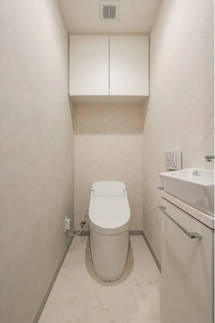 Comforia Liv Bunkyo Gokokuji - Interior - ["Flooring", "Toilet seat", "Floor"]