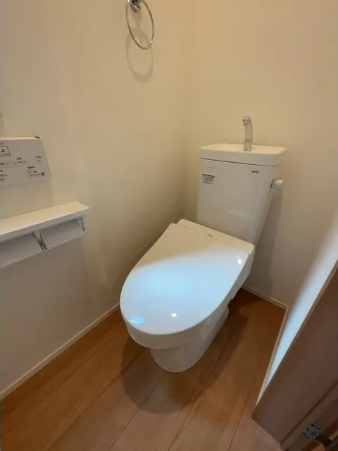 Kolet Nakano Fujimicho - Interior - ["Toilet seat", "Toilet", "Plumbing fixture"]