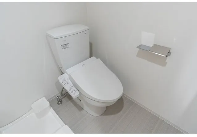 Comforia Liv Shimo-Ochiai - Interior - ["Toilet seat", "Toilet", "Plumbing fixture"]