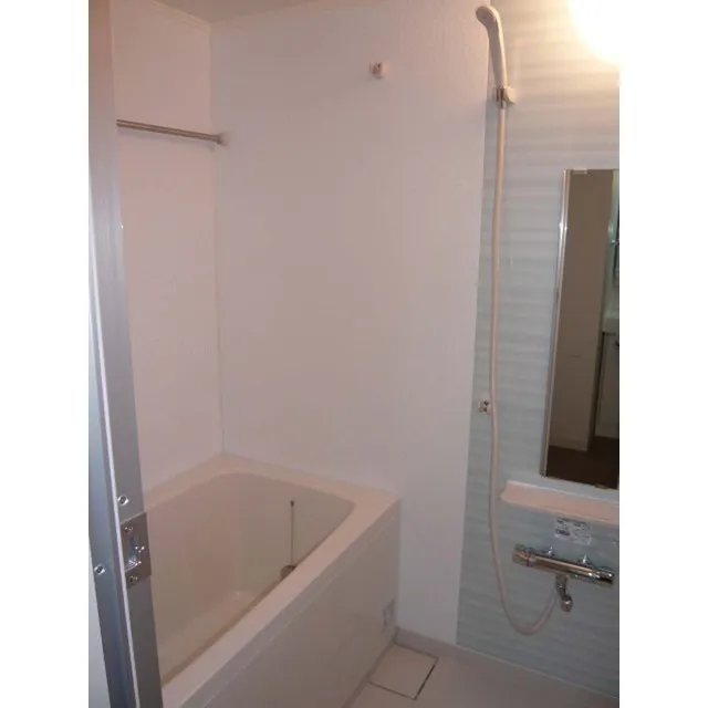 Breezvale Higashiyama - Interior - ["Property", "Bathtub", "Plumbing fixture"]