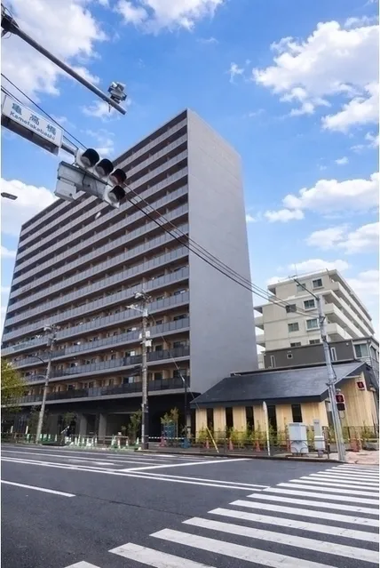 Comforia Liv Minamisunamachi East - Exterior - ["Condominium", "High-rise building", "Overhead power line"]