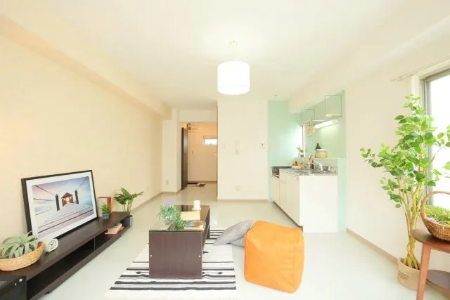 Meguro 3rd Corp. - Interior - ["Apartment", "Wood flooring", "Houseplant"]