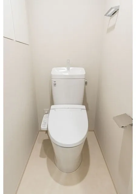 Comforia Liv Higashiikebukuro - Interior - ["Toilet seat", "Plumbing fixture", "Toilet"]