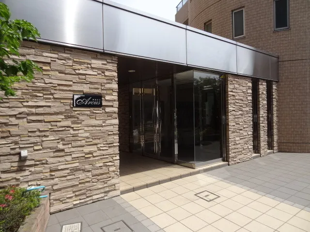 Arcus - Exterior - ["Wall", "Composite material", "Door"]