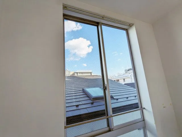 Faret Yoyogi Uehara - Interior - ["Cloud", "Sky", "Window"]
