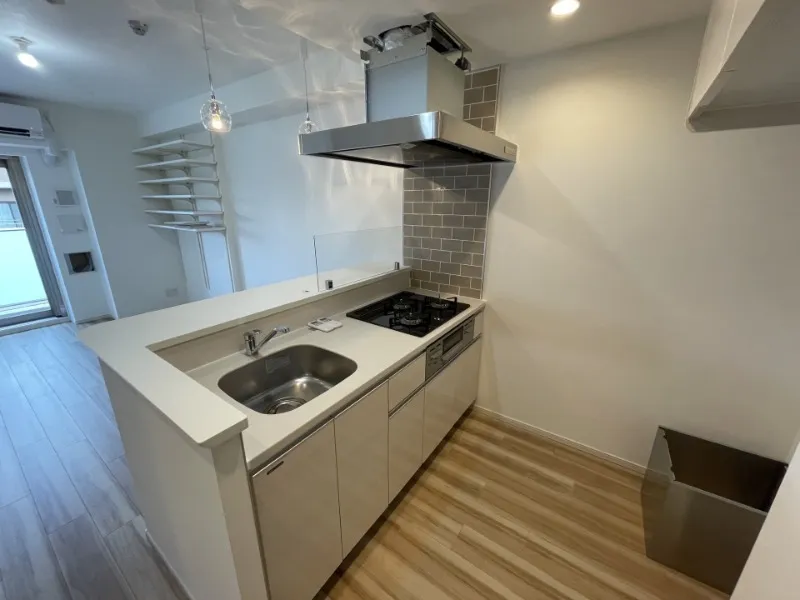 Crevia Rigze Kamata Nishi - Interior - ["Flooring", "Kitchen", "Plumbing fixture"]