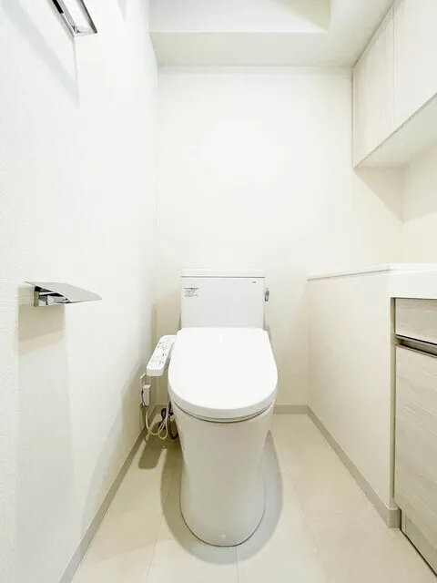 Orchid Residence Nishioi - Interior - ["Toilet seat", "Plumbing fixture", "Toilet"]