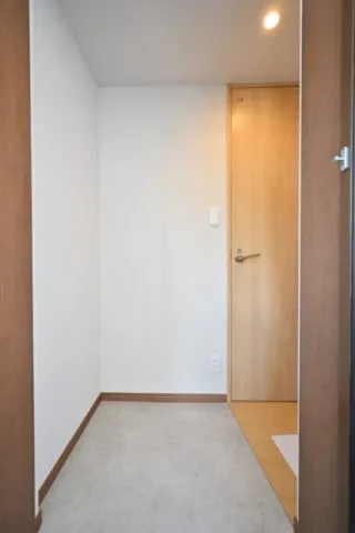 CENTRAL GARDEN RESIDENCE TOKYO - Interior - ["Flooring", "Wall", "Wood"]