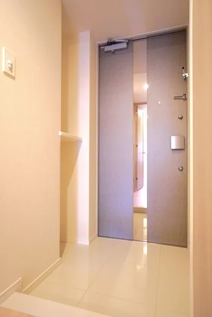 Belfirth Kinshicho South - Interior - ["Building", "Fixture", "Door"]
