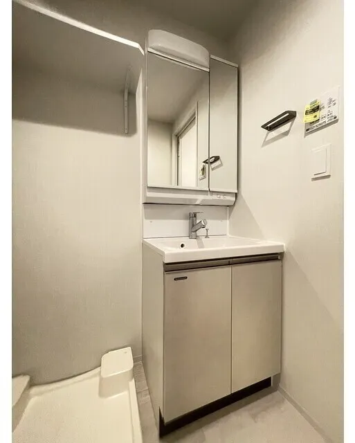Comforia Liv Minamisunamachi East - Interior - ["Plumbing fixture", "Flooring", "Floor"]