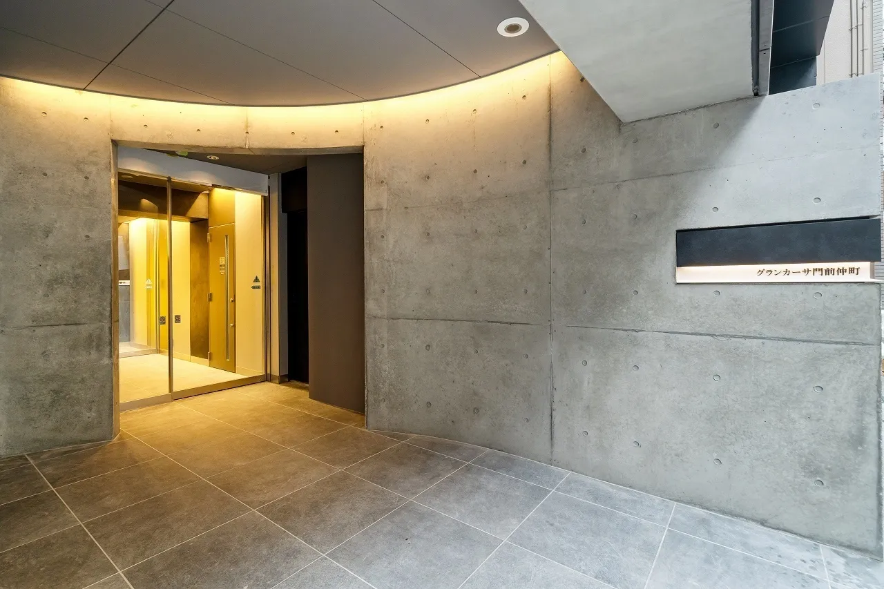 Gran Casa Monzen Nakamachi - Exterior - ["Flooring", "Ceiling", "Silver"]