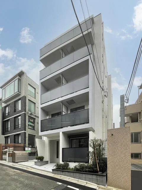 Composite Yoyogi - Exterior - ["Cloud", "Sky", "Building"]