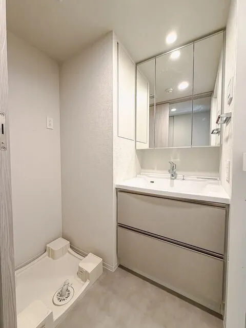 Brookside Residence Kiba - Interior - ["Flooring", "Floor", "Plumbing fixture"]