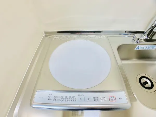 La Flats - Interior - ["Toilet seat", "Material property", "Toilet"]