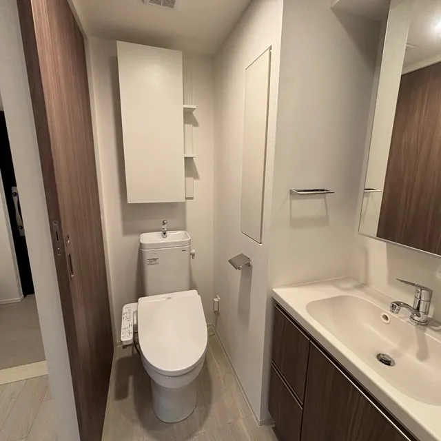 Park Axis Shinagawa Tennozu Isle - Interior - ["Floor", "Flooring", "Plumbing fixture"]
