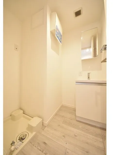 Elflora Sangenjaya - Interior - ["Fixture", "Bathroom", "Interior design"]