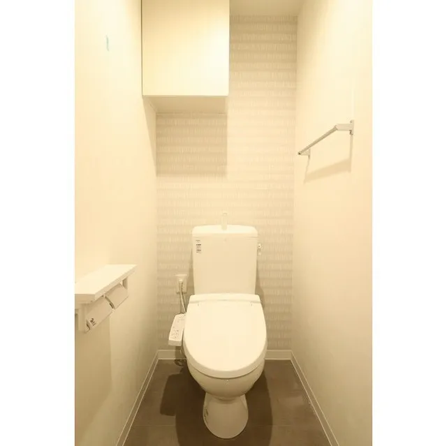 Astoria - Interior - ["Toilet seat", "Toilet", "Bathroom"]