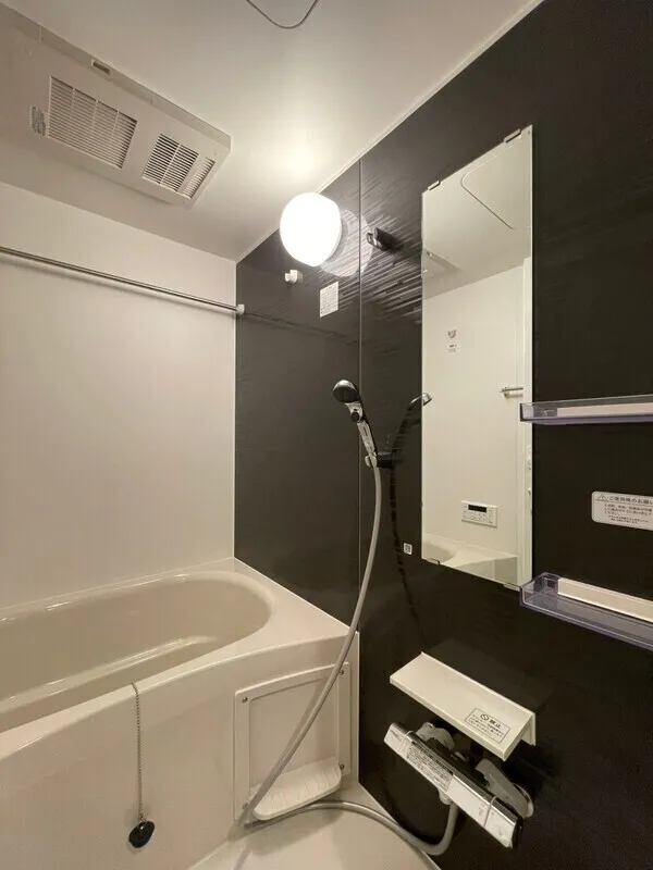 LUMIEC un Toyocho - Interior - ["Flooring", "Plumbing fixture", "Floor"]