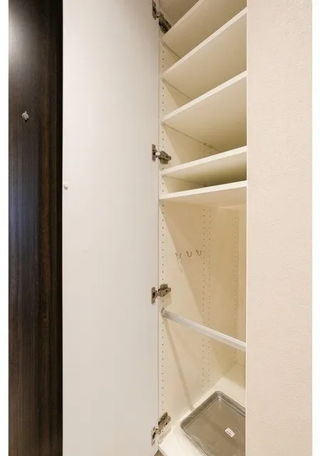 Season Flats Omorinishi - Interior - ["Wood", "Flooring", "Shelving"]