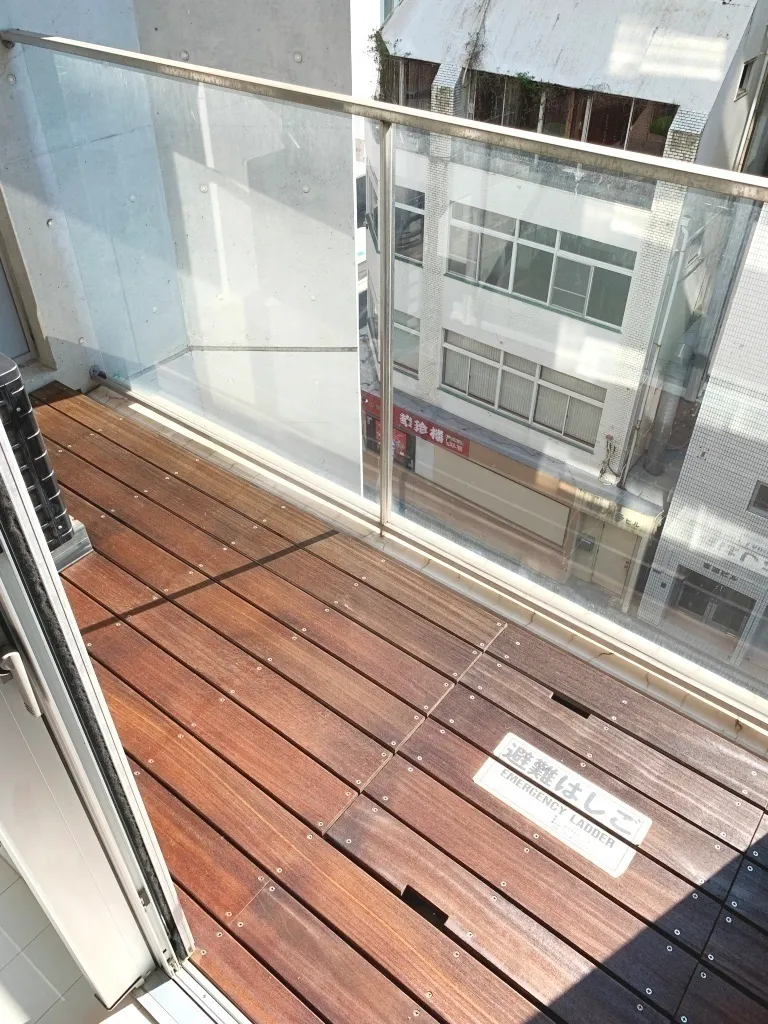 Arden Shiba Park - Interior - ["Glass", "Composite material", "Metal"]