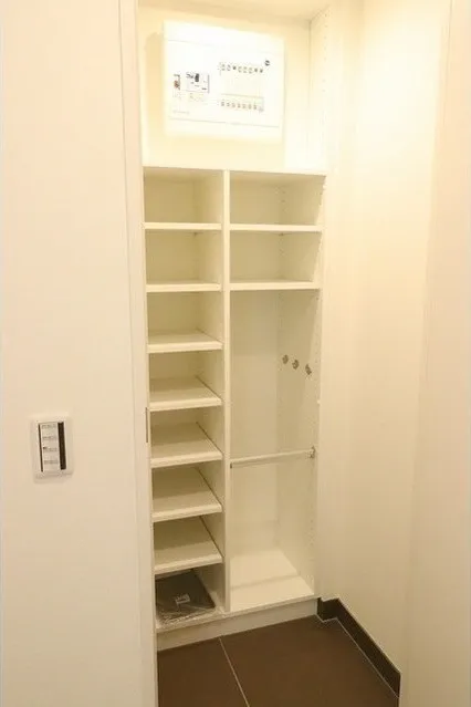 JP Noie Ebisu West - Interior - ["Shelf", "Furniture", "Cabinetry"]