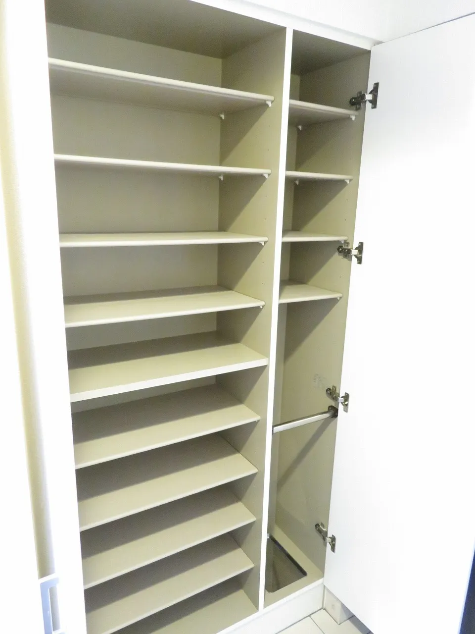 Esty Maison Kinshicho II - Interior - ["Fixture", "Shelving", "Shelf"]