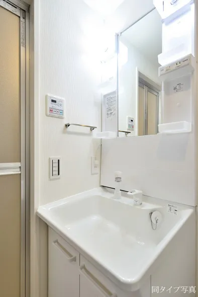 Van Vert Nihonbashi - Interior - ["Plumbing fixture", "Interior design", "Floor"]