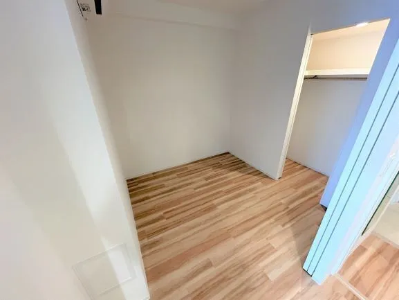 Serenite Fran Shin-Osaka - Interior - ["Flooring", "Floor", "Wood flooring"]