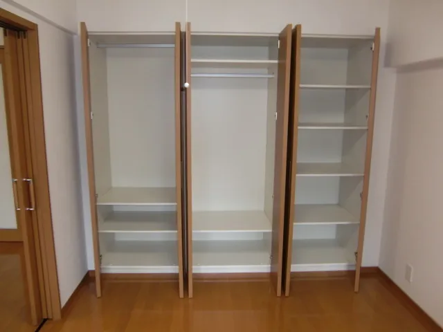 Residia Bunkyo Hongo - Interior - ["Wood", "Flooring", "Floor"]