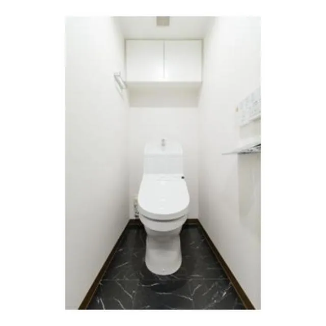 C's LINQS AKASAKA - Interior - ["Toilet", "Property", "Toilet seat"]
