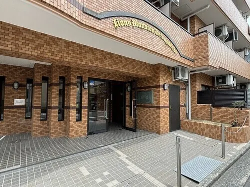 Lions Mansion Tetsugakudo - Exterior - ["Composite material", "Urban design", "Iron"]