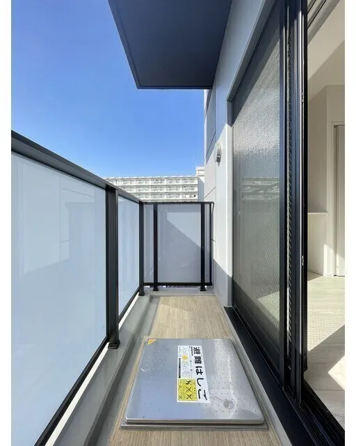Comforia Nakakasai - Interior - ["Composite material", "Glass", "Grey"]