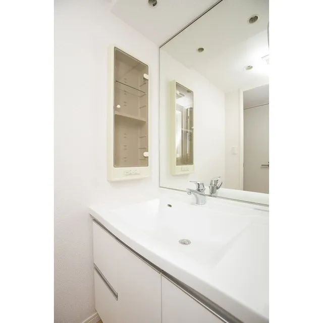 Comforia Shirokane-Takanawa - Interior - ["Bathroom", "Property", "Room"]