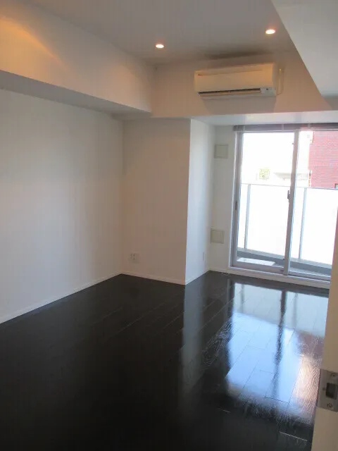 Court Hills Hiroo Minami - Interior - ["Floor", "Flooring", "Ceiling"]