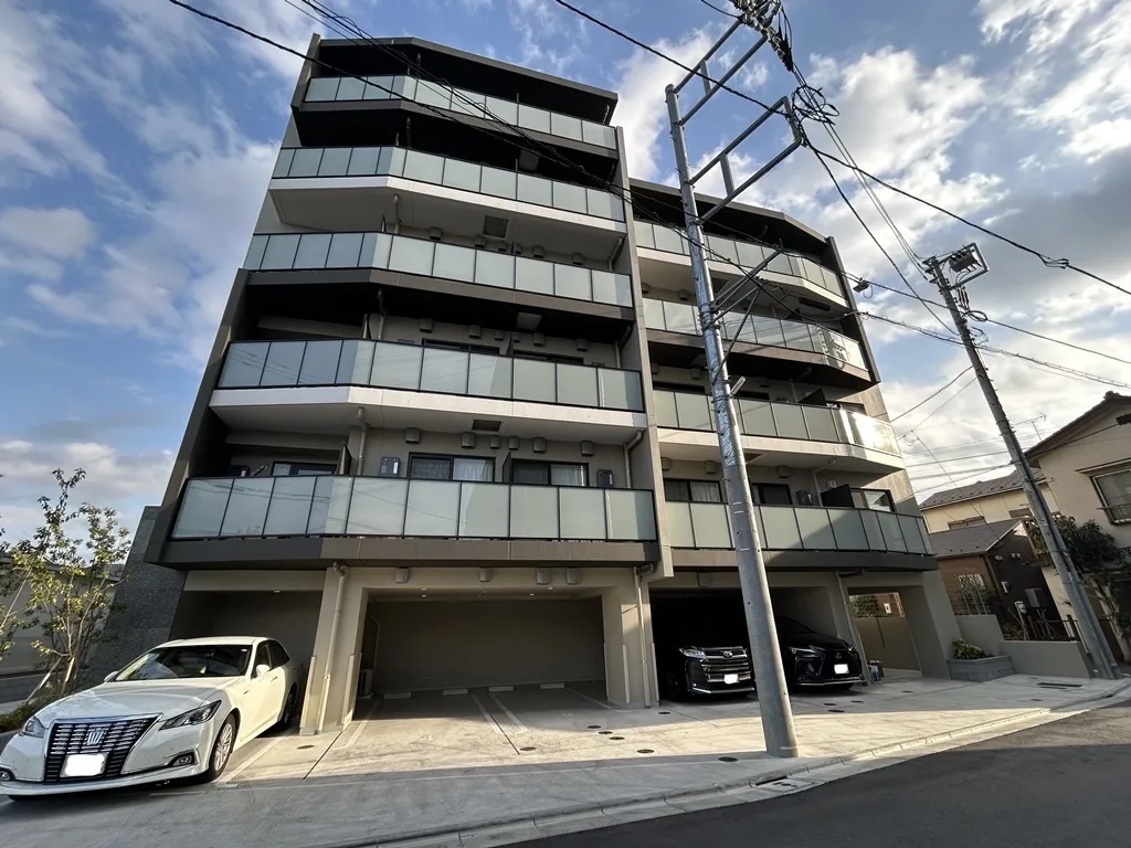 Prime Garden Akatsuka - Exterior - ["List of nonbuilding structure types", "Overpass", "Electrical cable"]