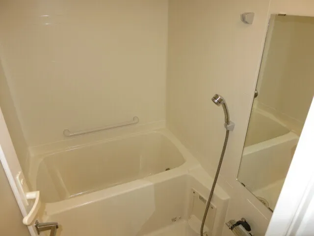Cerise Monzen-Nakacho - Interior - ["Bathtub", "Property", "Bathroom"]