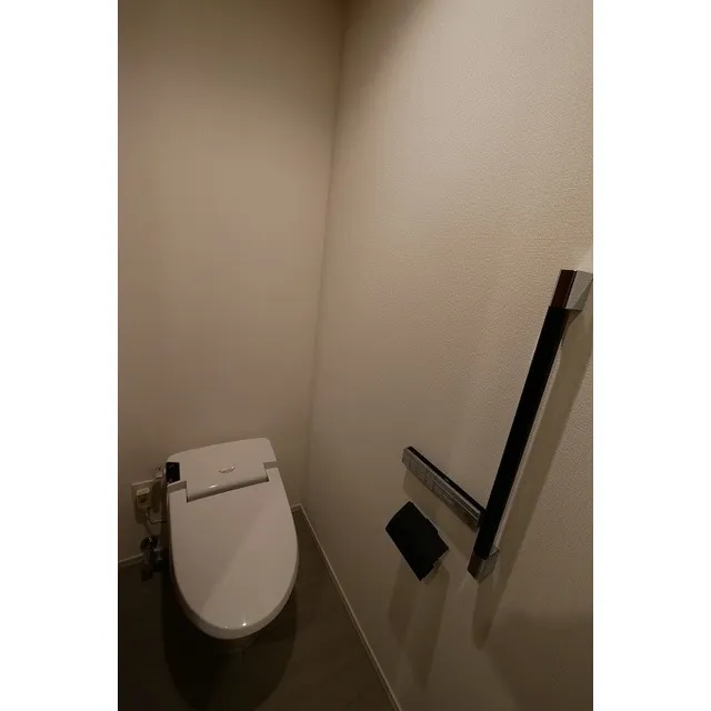 Comforia Shinjuku East Side Tower - Interior - ["Toilet", "Plumbing fixture", "Toilet seat"]