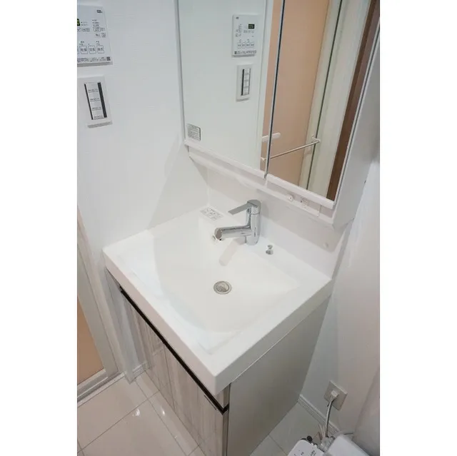 Shell Shinagawa Togoshi - Interior - ["Tap", "Bathroom sink", "Sink"]