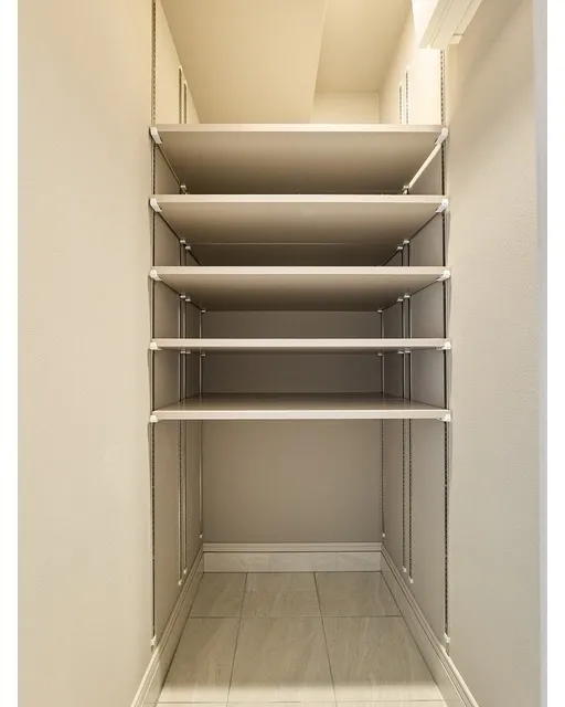 Baus Flats Kuramae - Interior - ["Shelving", "Shelf", "Flooring"]