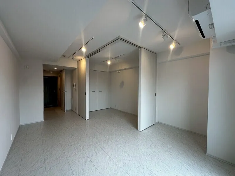 Lumique Omori - Interior - ["Flooring", "Floor", "Ceiling"]