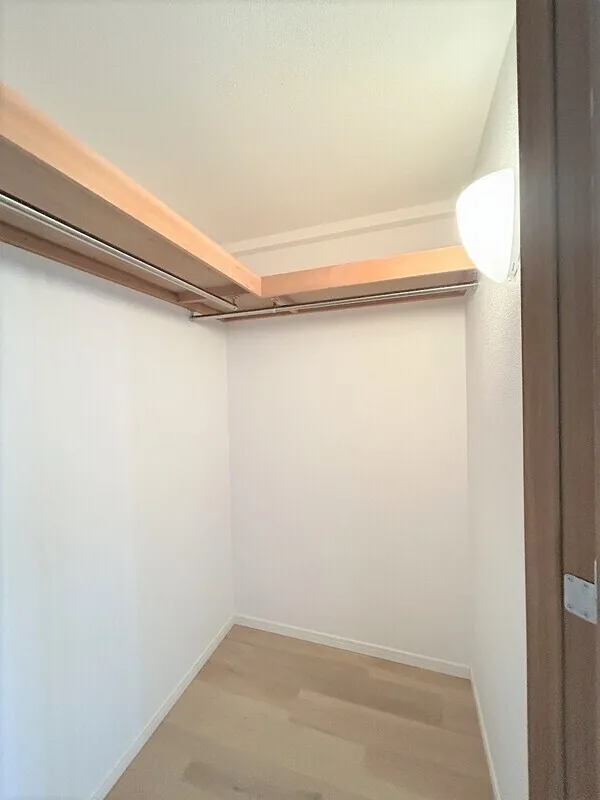 Esty Maison Toyosu Residence - Interior - ["Wall", "Wood", "Ceiling"]