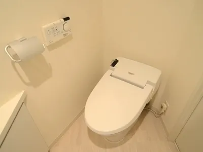 KDX Residence Shinagawa Seaside - Interior - ["Toilet", "Bathroom", "Household supply"]